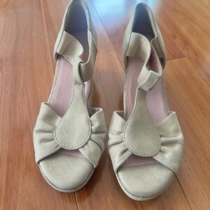 Taryn Rose Tan Wedge Heels